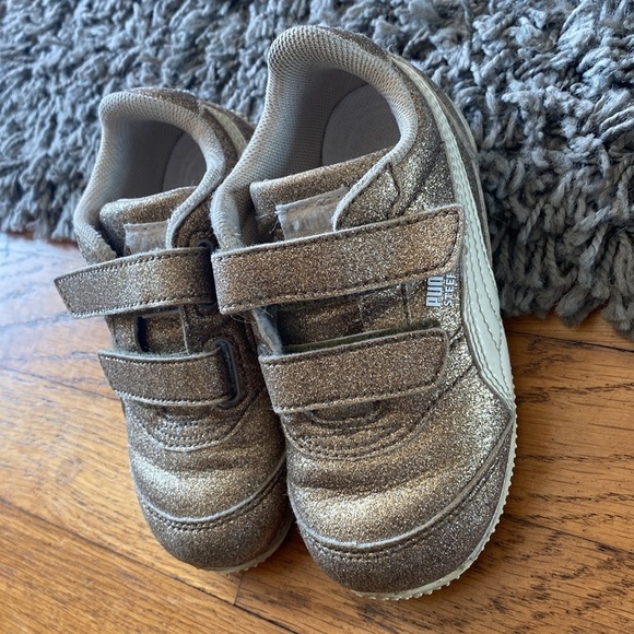 Puma Toddler Gold Glitter Velcro Sneakers Size 6 - Picture 3 of 9